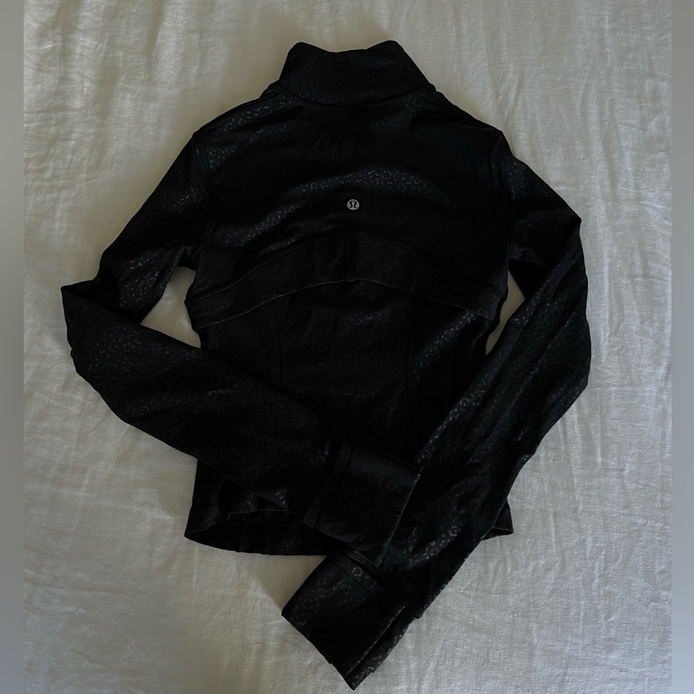 Lululemon Define Leopard Daisy Emboss Cropped Jacket - Picture 2 of 5
